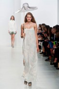 desfile-chalayan-paris-ss2014-05