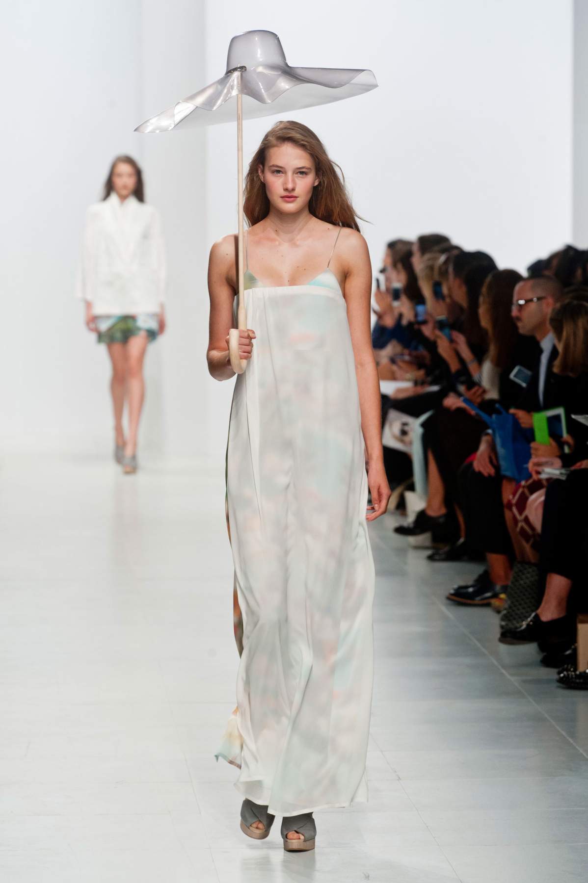 desfile-chalayan-paris-ss2014-05