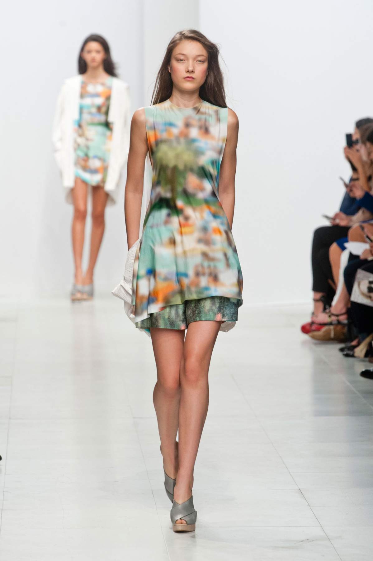 desfile-chalayan-paris-ss2014-06