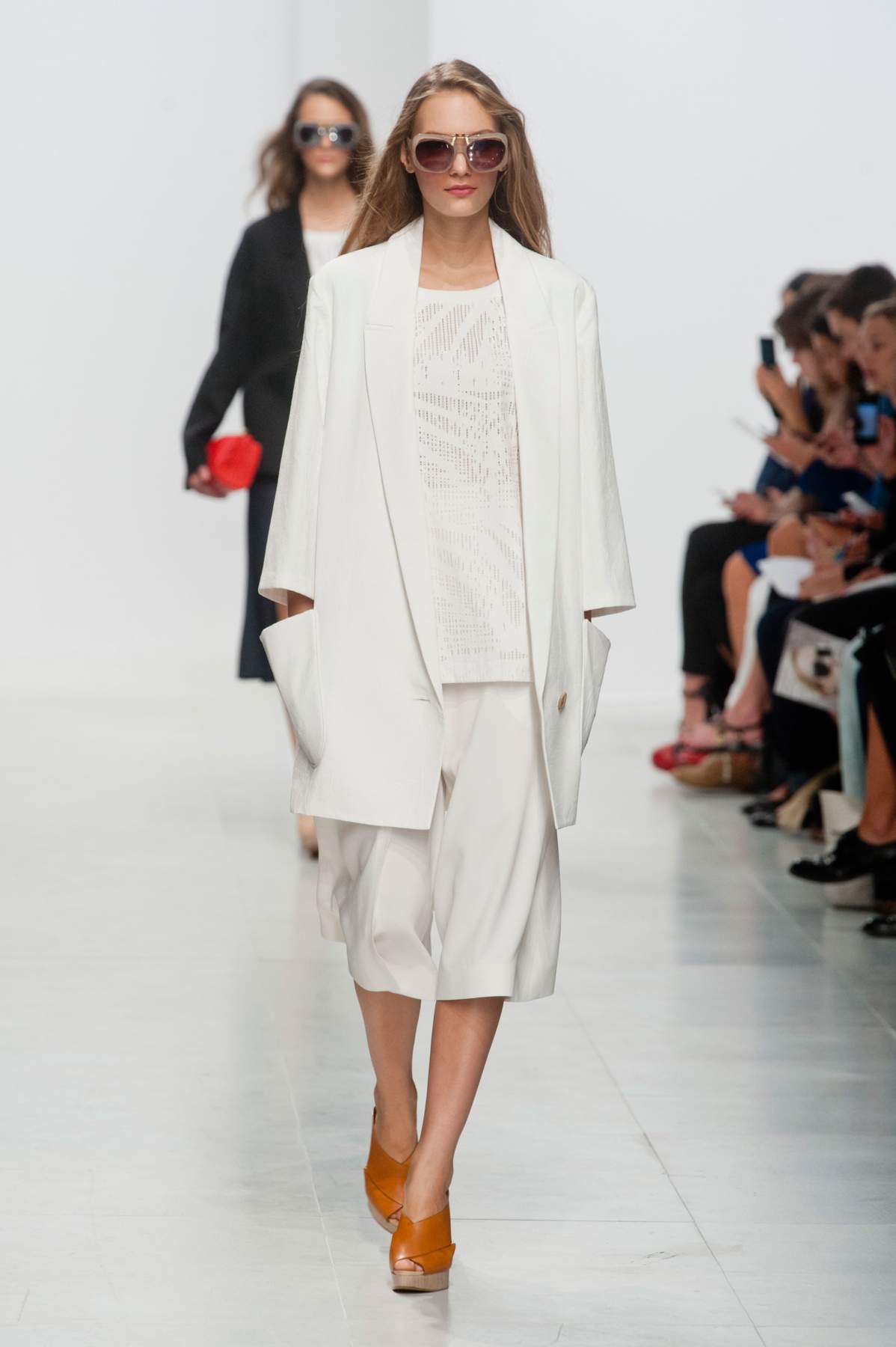 desfile-chalayan-paris-ss2014-08