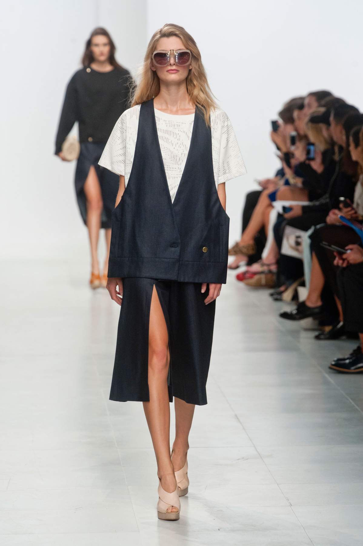 desfile-chalayan-paris-ss2014-10