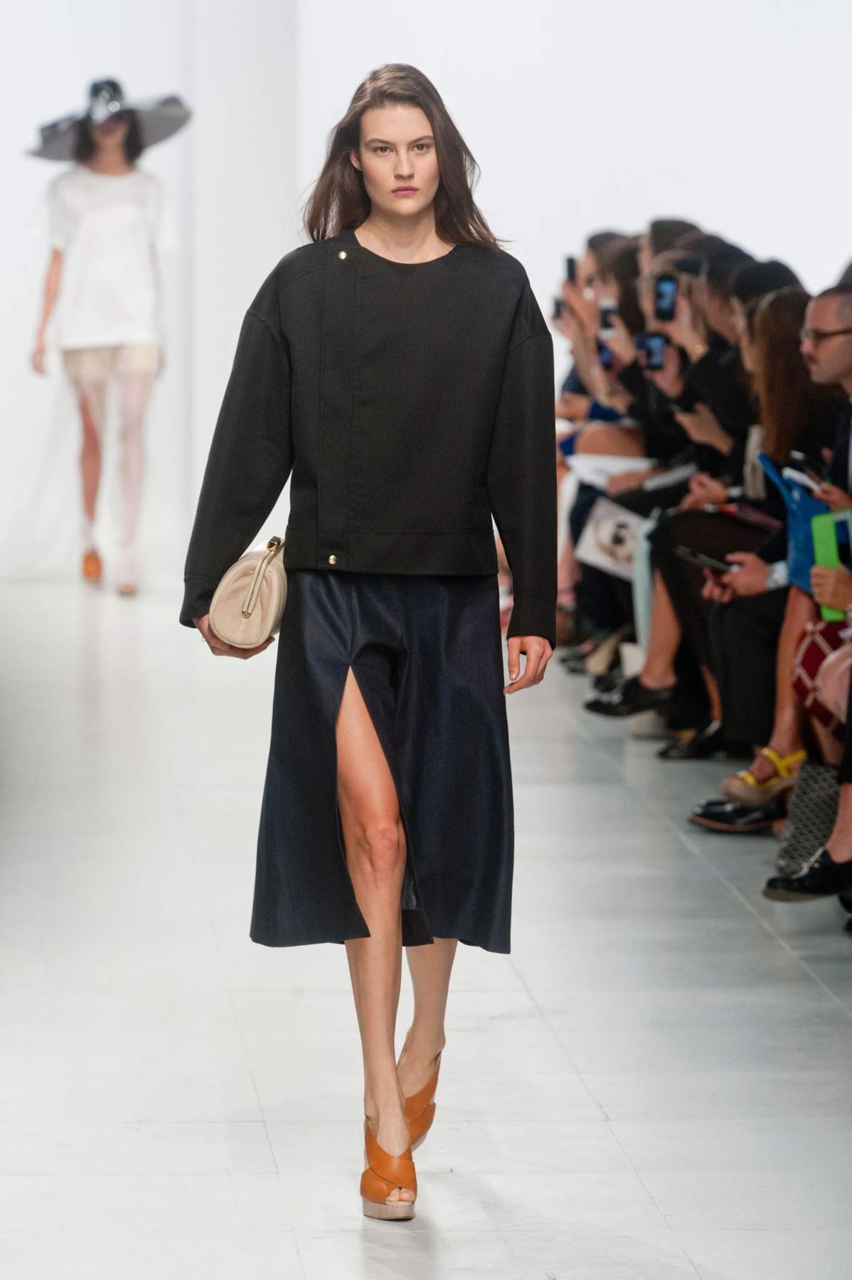 desfile-chalayan-paris-ss2014-11