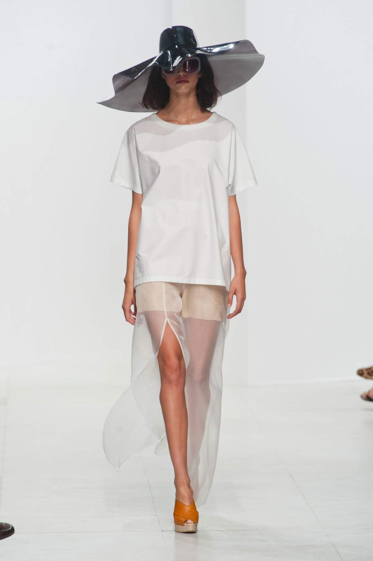 desfile-chalayan-paris-ss2014-12