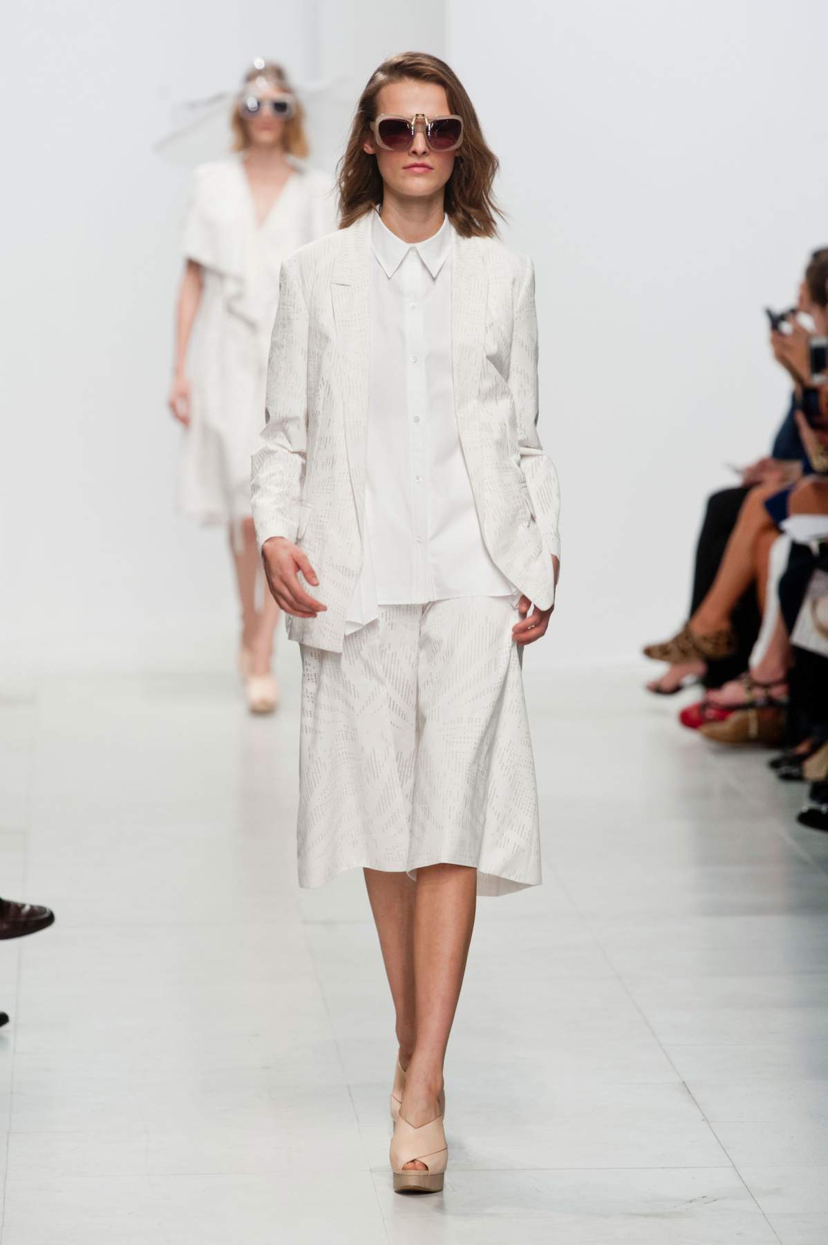 desfile-chalayan-paris-ss2014-14