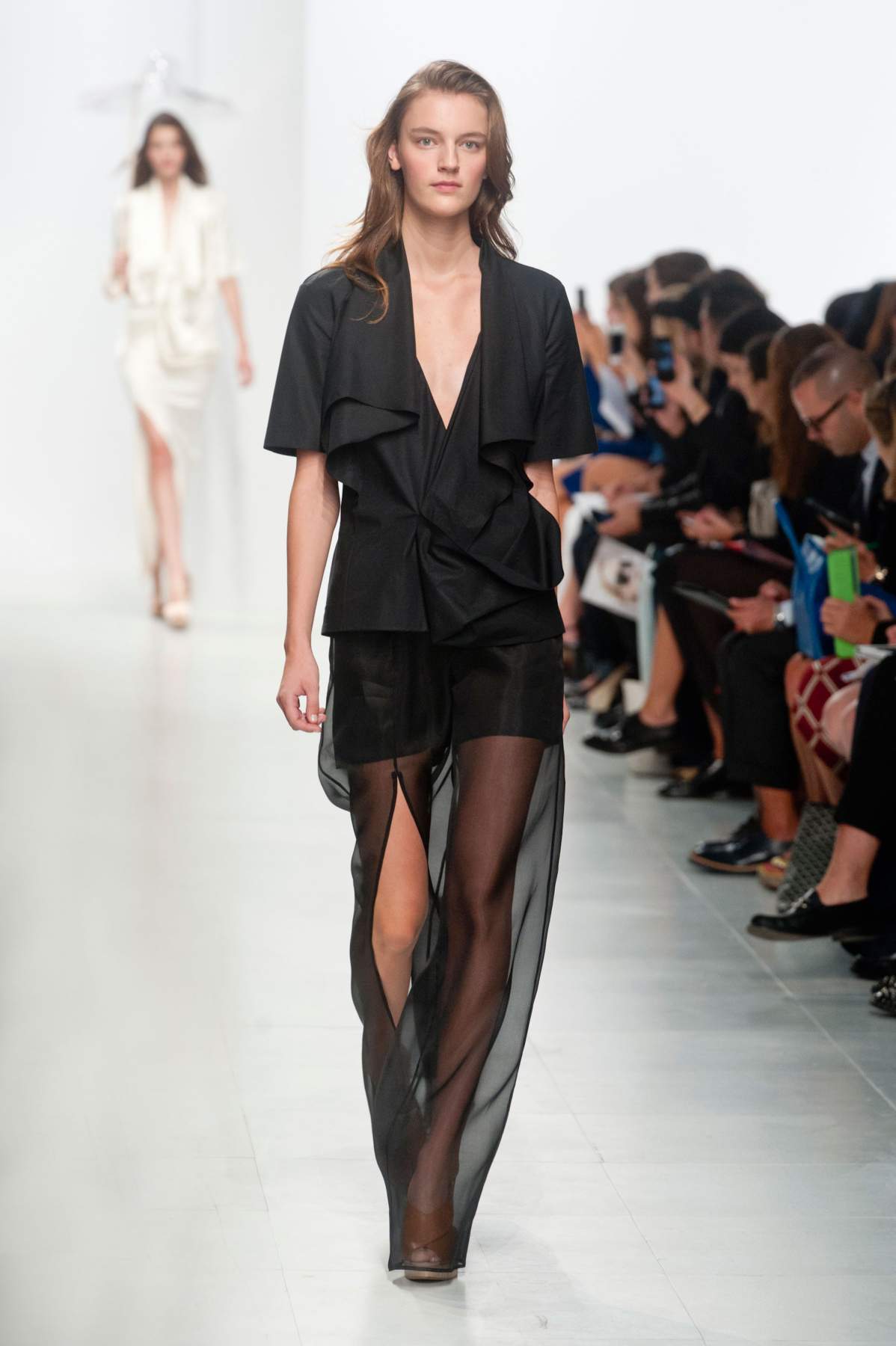 desfile-chalayan-paris-ss2014-16