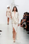 desfile-chalayan-paris-ss2014-17