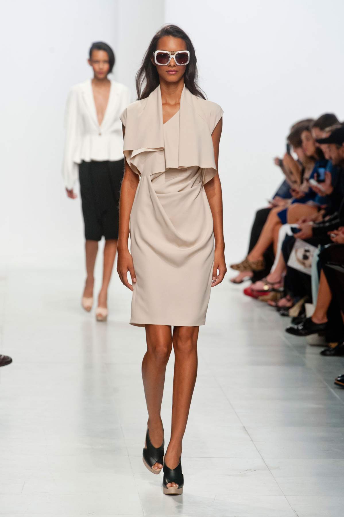 desfile-chalayan-paris-ss2014-18