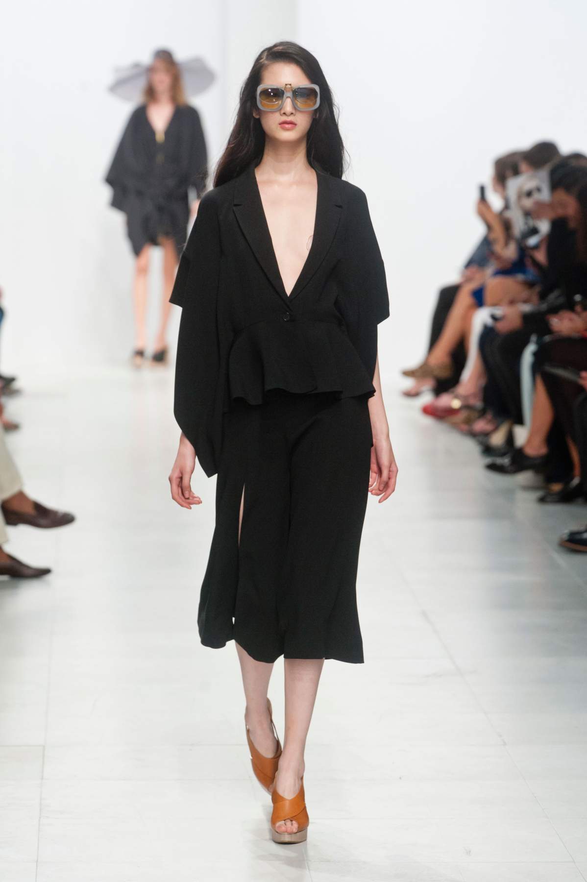 desfile-chalayan-paris-ss2014-20