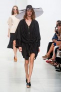 desfile-chalayan-paris-ss2014-21