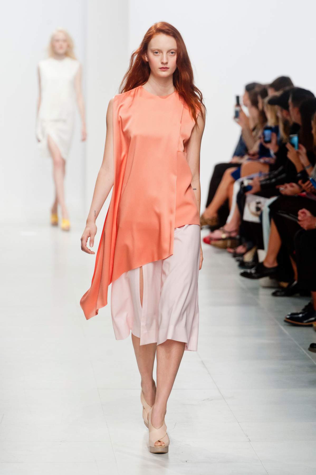 desfile-chalayan-paris-ss2014-24