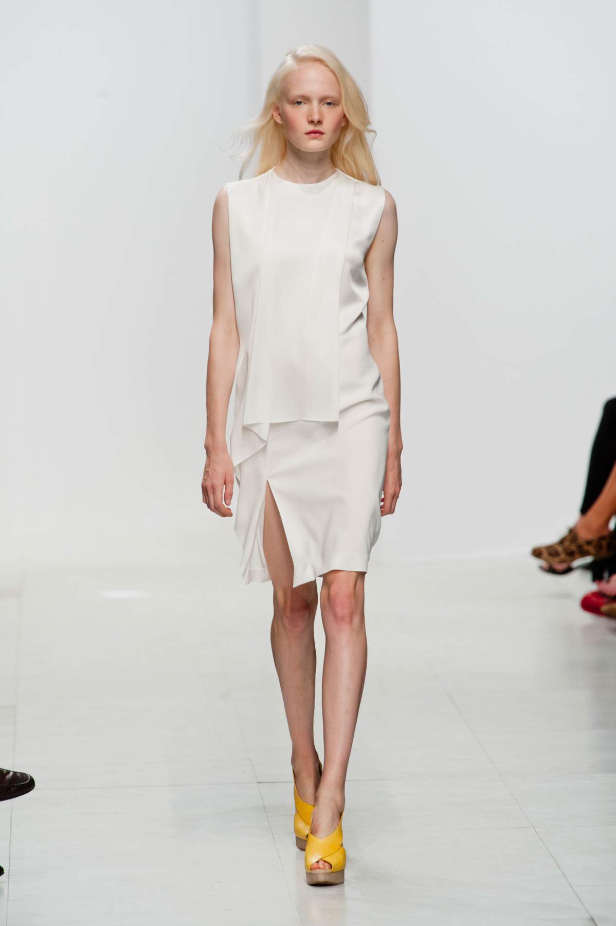 desfile-chalayan-paris-ss2014-25