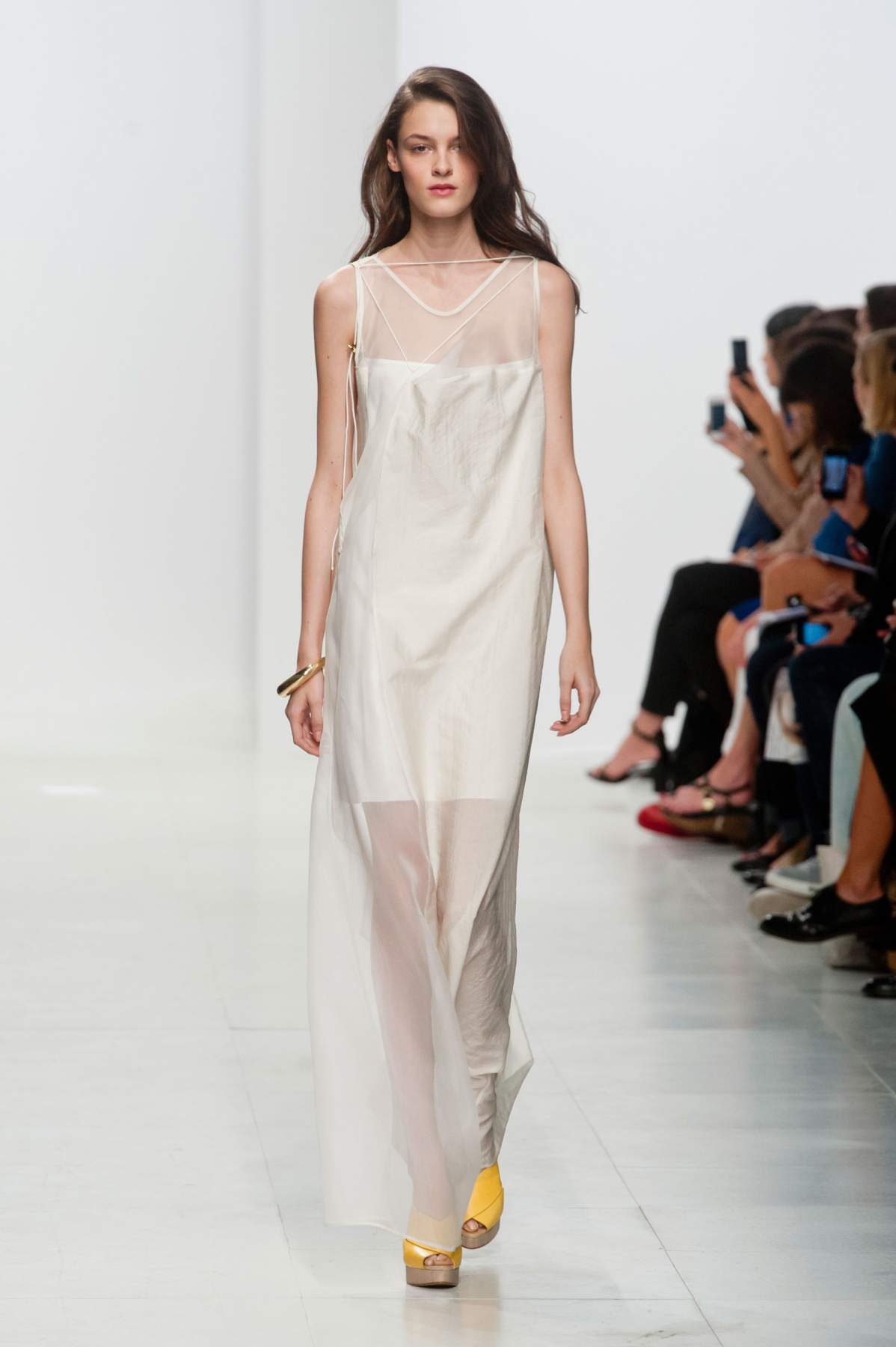desfile-chalayan-paris-ss2014-29
