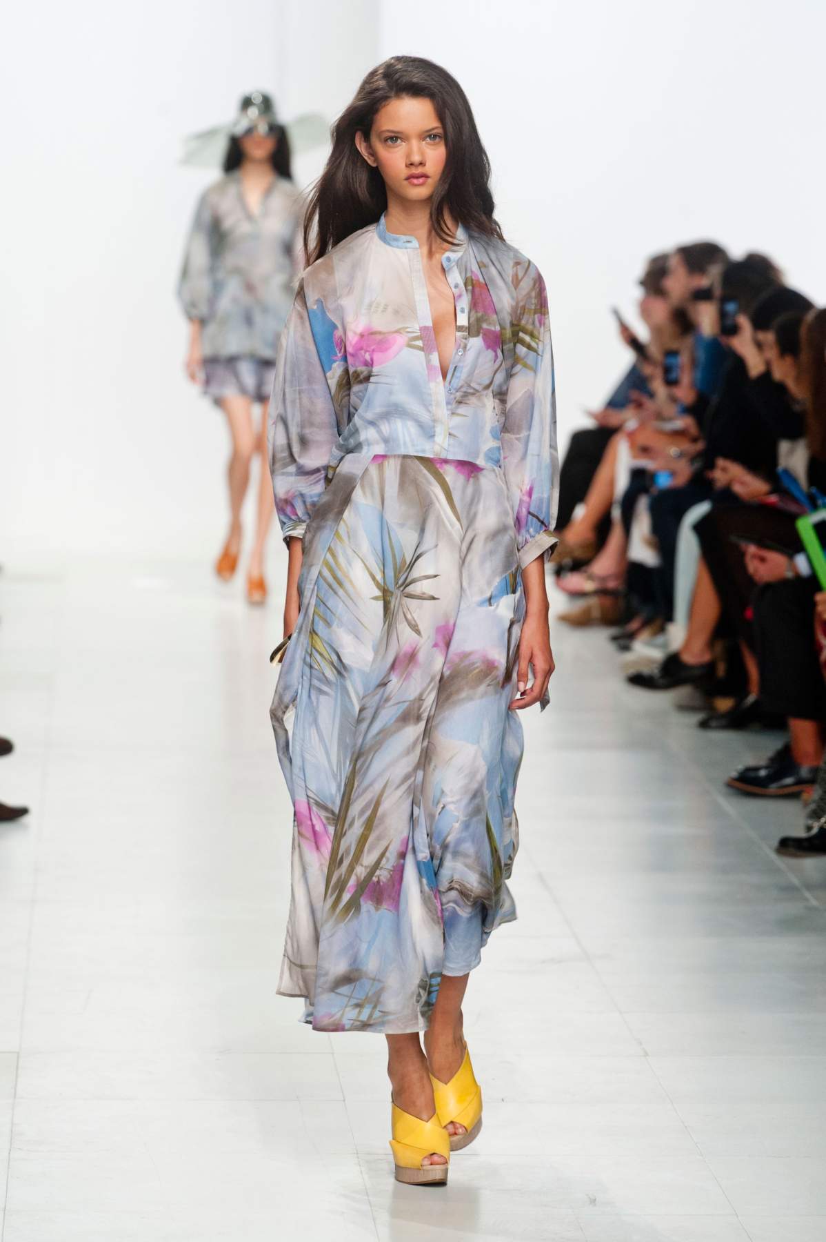 desfile-chalayan-paris-ss2014-33