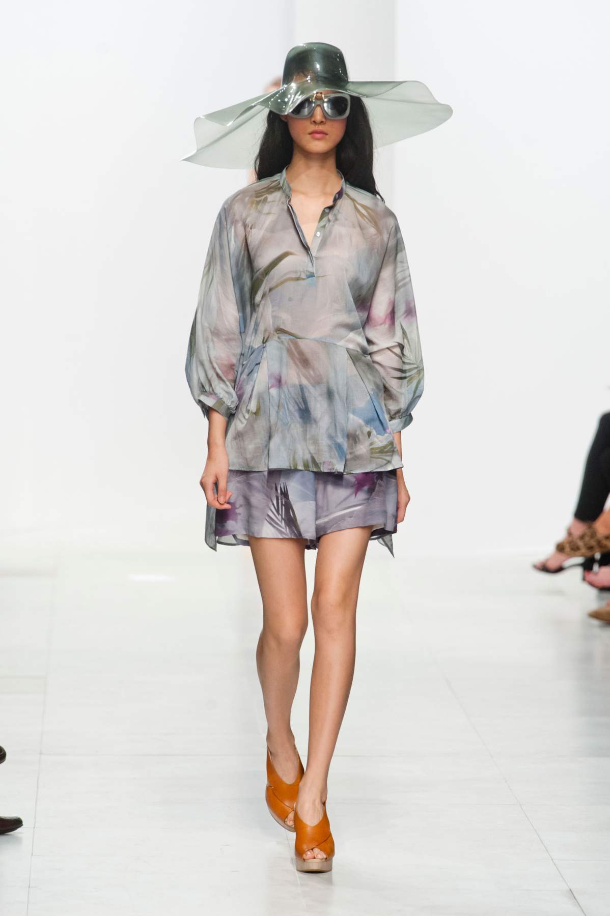 desfile-chalayan-paris-ss2014-34