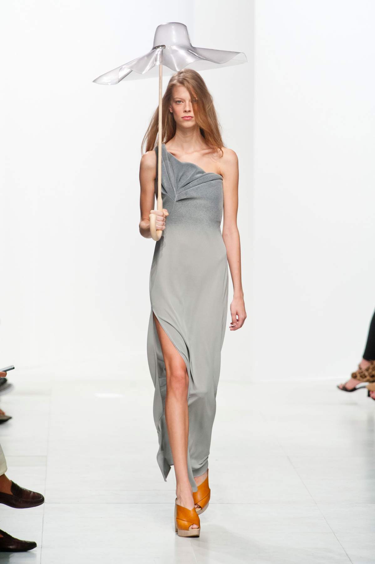 desfile-chalayan-paris-ss2014-36