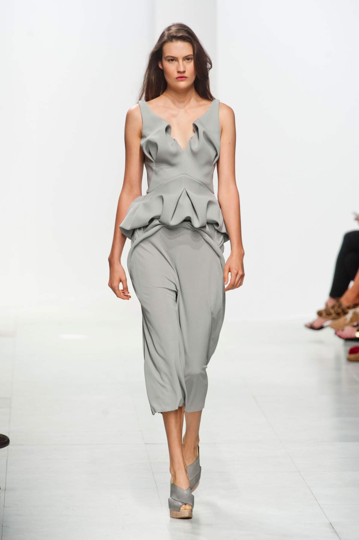 desfile-chalayan-paris-ss2014-37