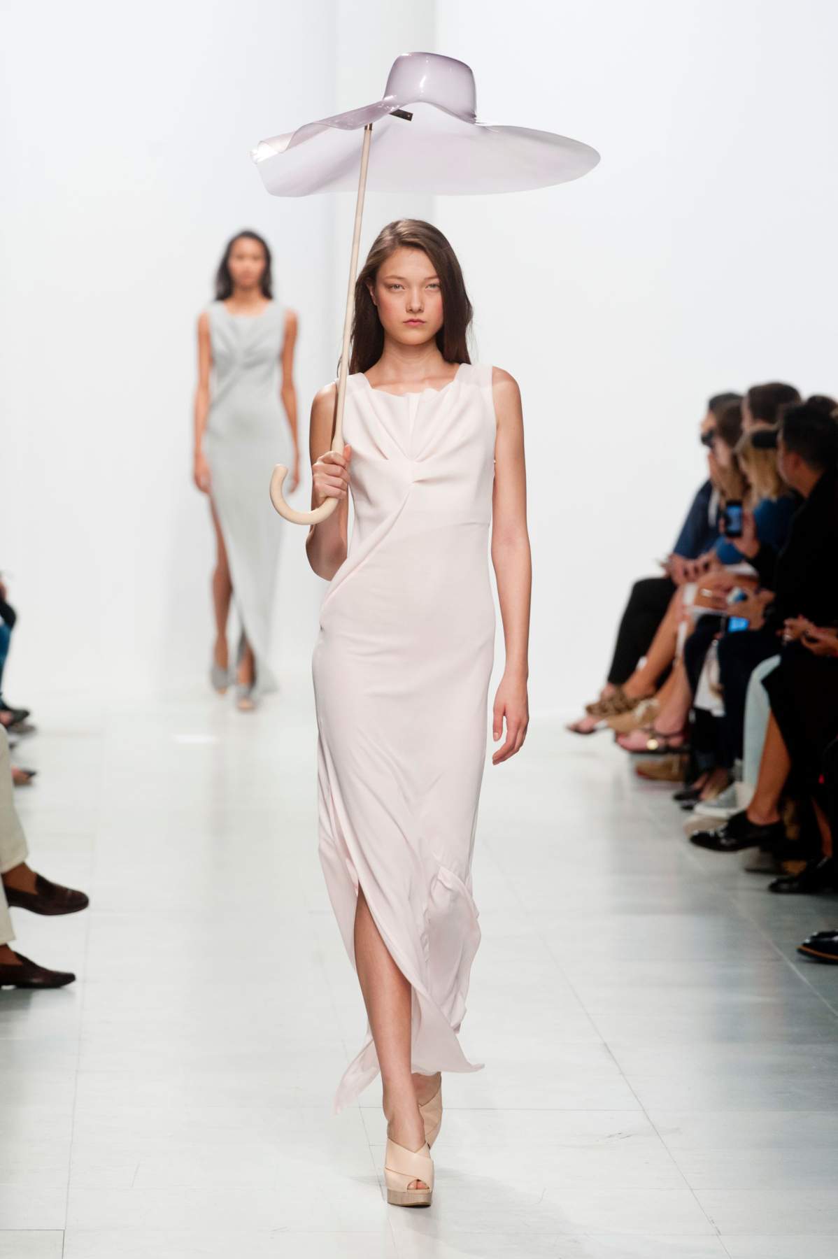 desfile-chalayan-paris-ss2014-39