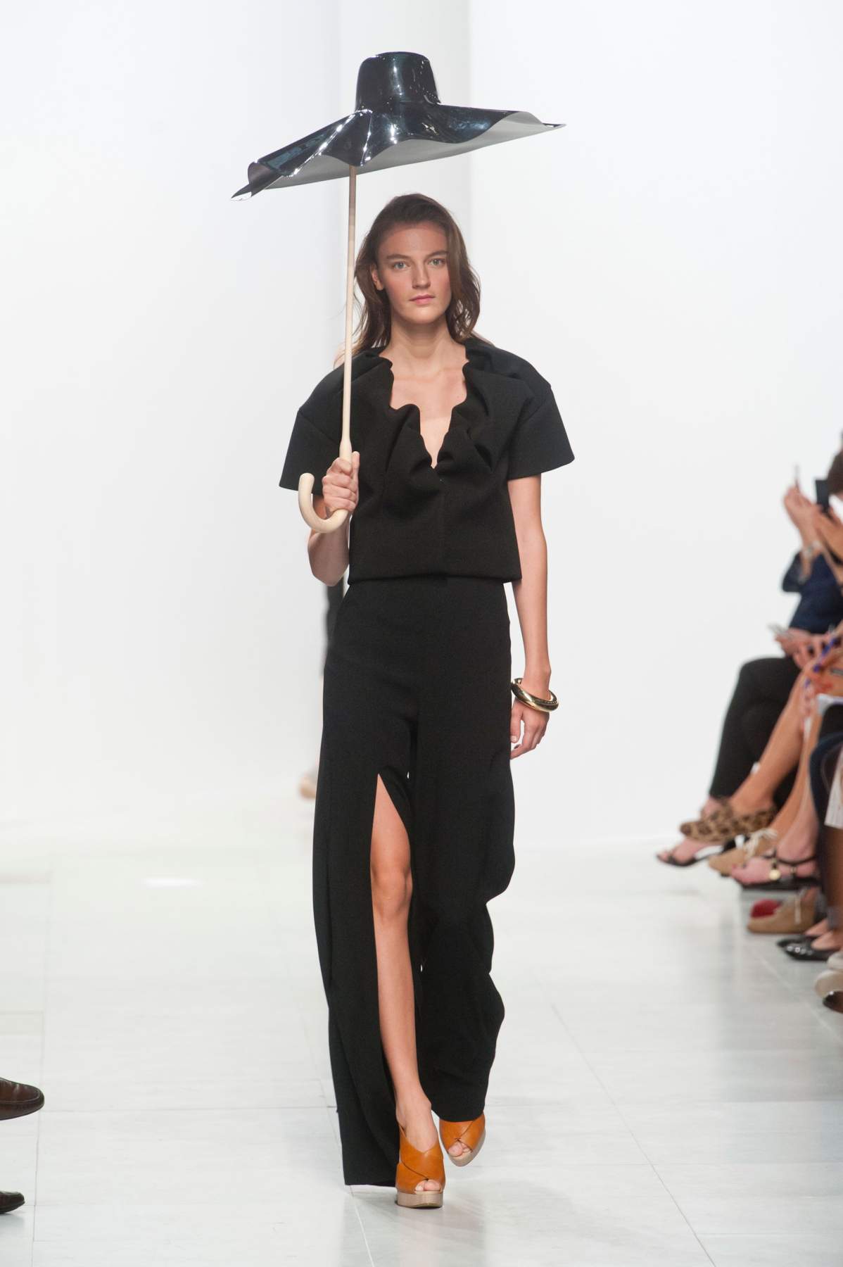 desfile-chalayan-paris-ss2014-42