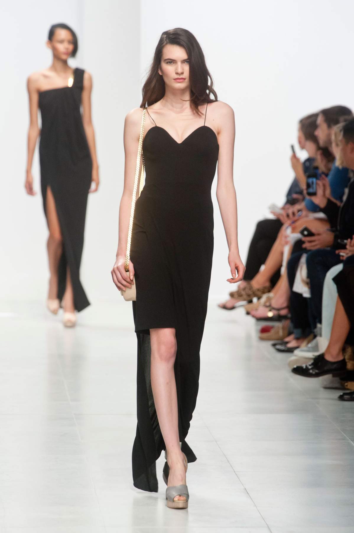 desfile-chalayan-paris-ss2014-44