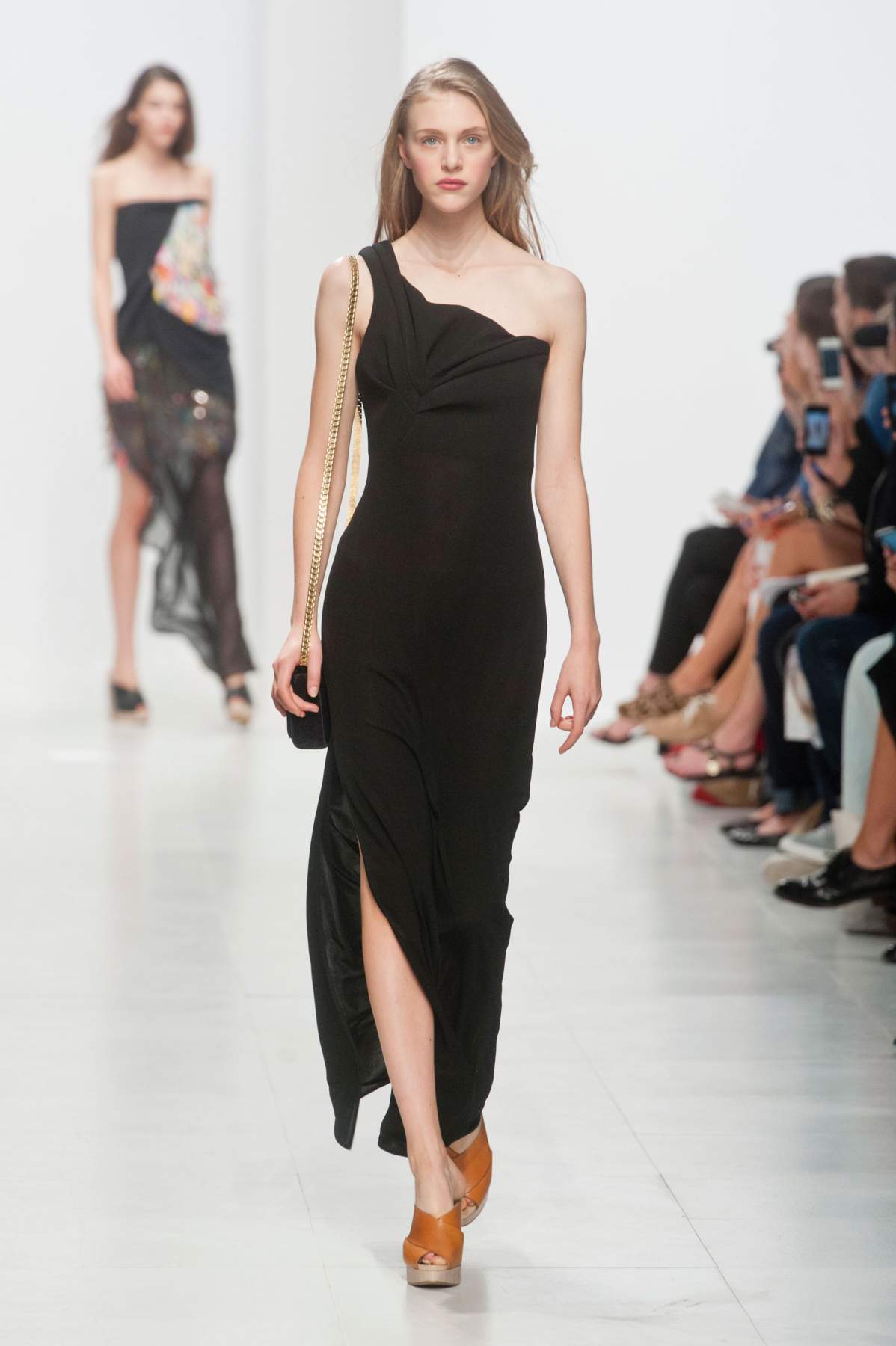 desfile-chalayan-paris-ss2014-46