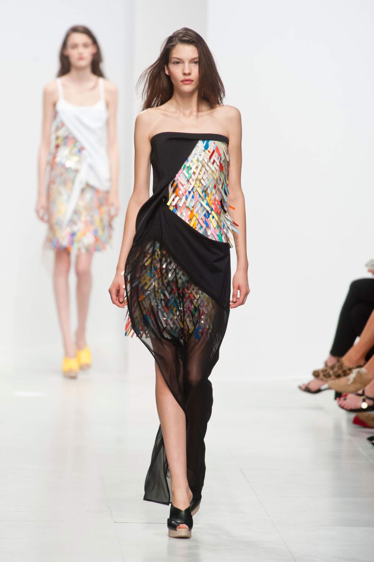 desfile-chalayan-paris-ss2014-47