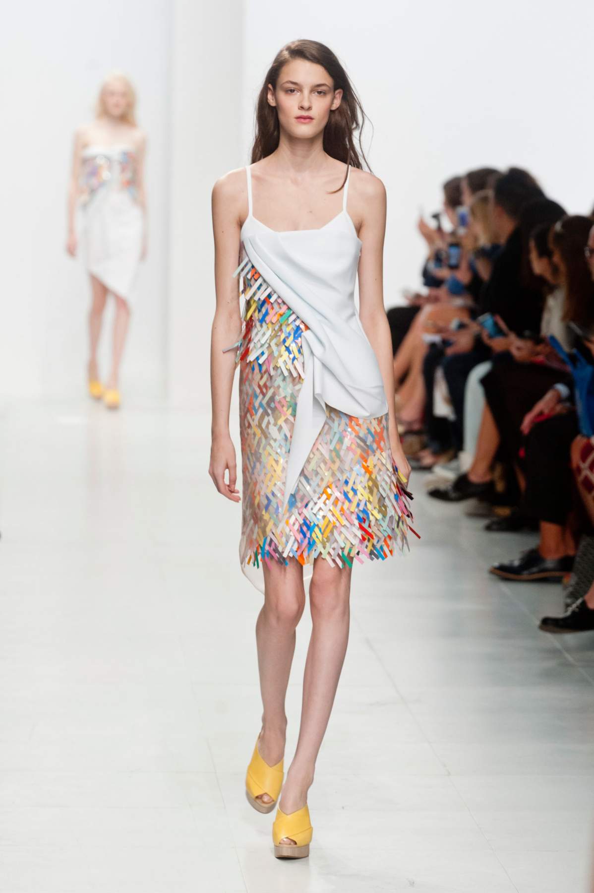 desfile-chalayan-paris-ss2014-48