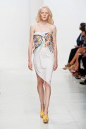 desfile-chalayan-paris-ss2014-49