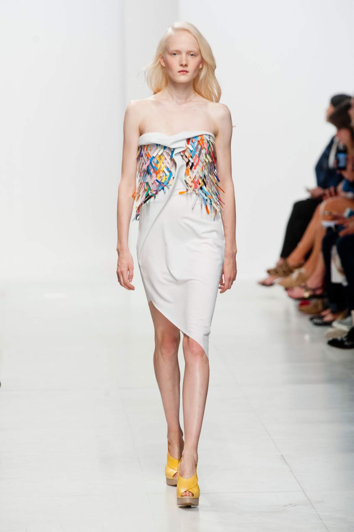 desfile-chalayan-paris-ss2014-49