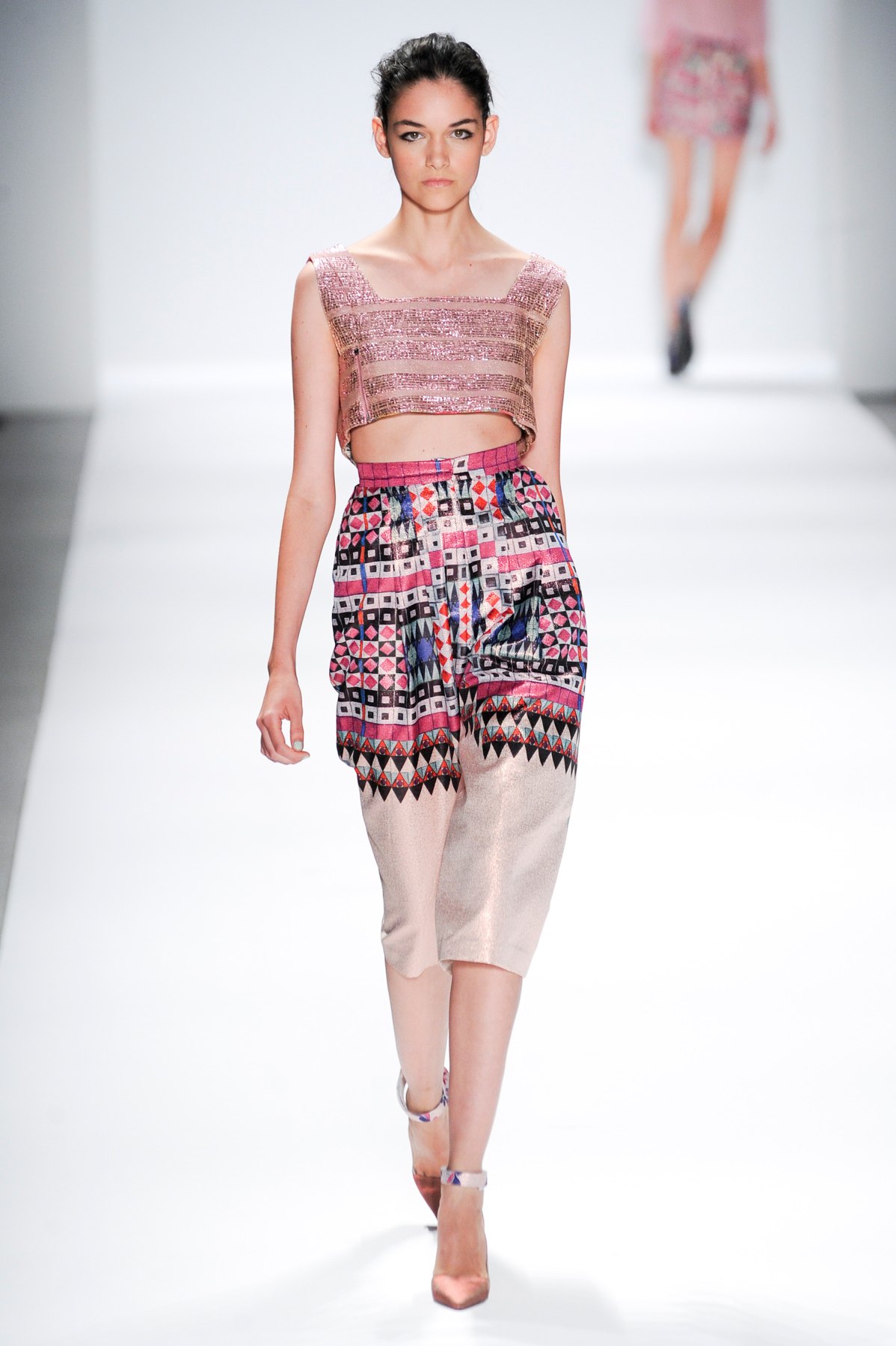 desfile-custo-barcelona-nova-york-verao-2014-002