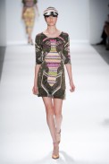 desfile-custo-barcelona-nova-york-verao-2014-008