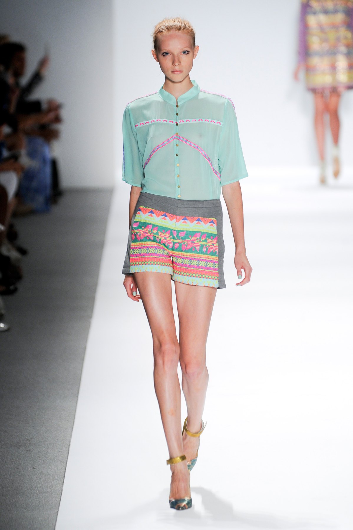 desfile-custo-barcelona-nova-york-verao-2014-014