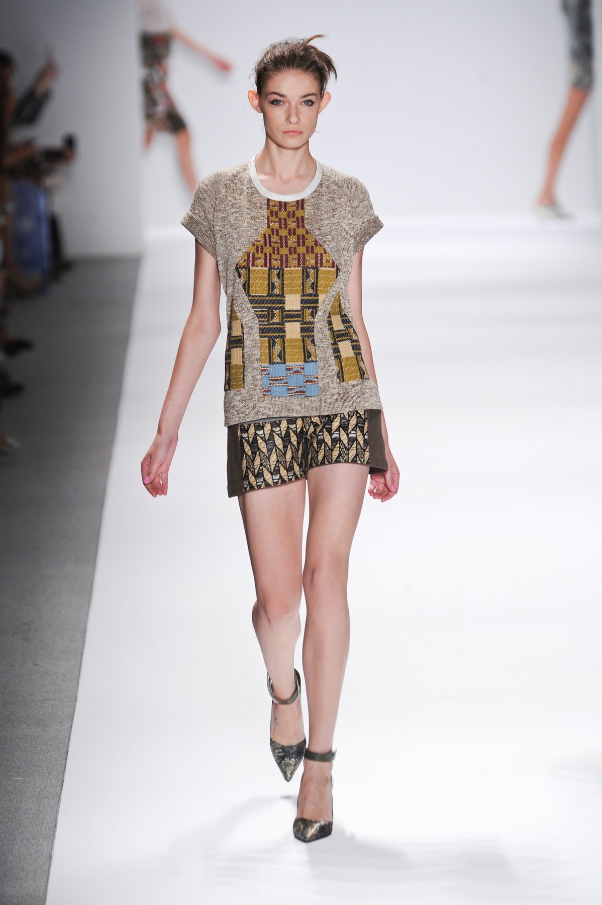 desfile-custo-barcelona-nova-york-verao-2014-024
