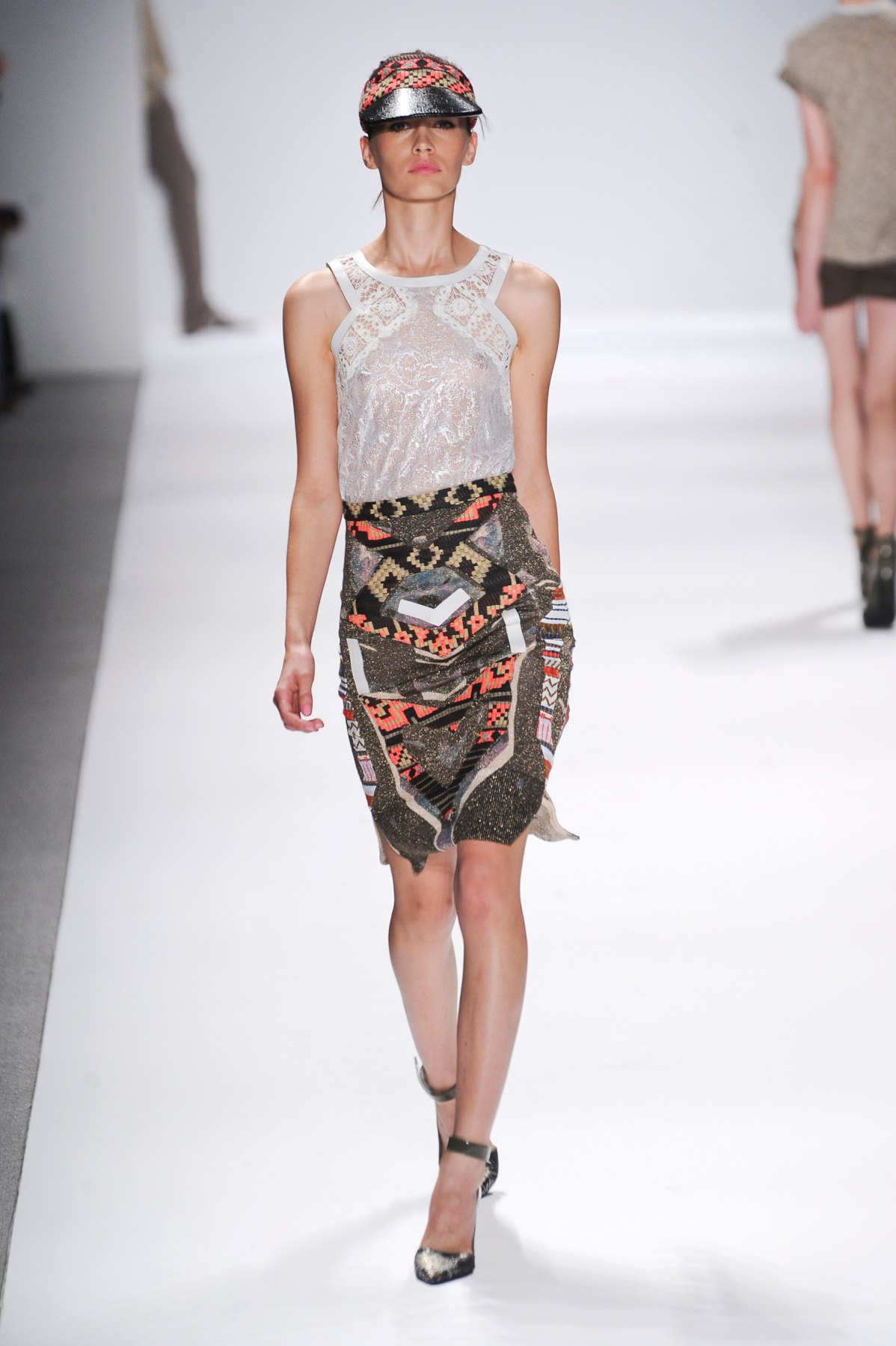 desfile-custo-barcelona-nova-york-verao-2014-025