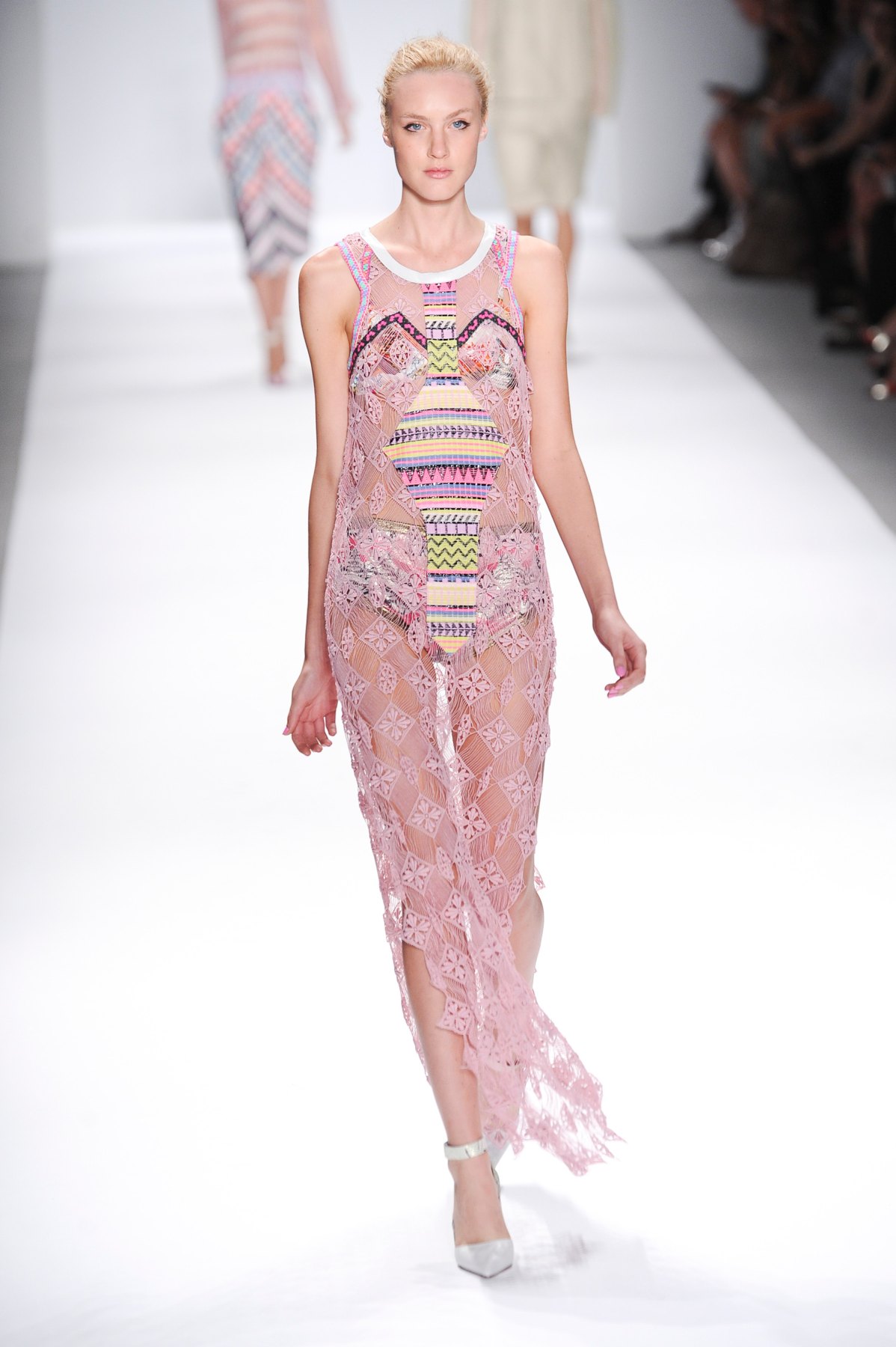 desfile-custo-barcelona-nova-york-verao-2014-043