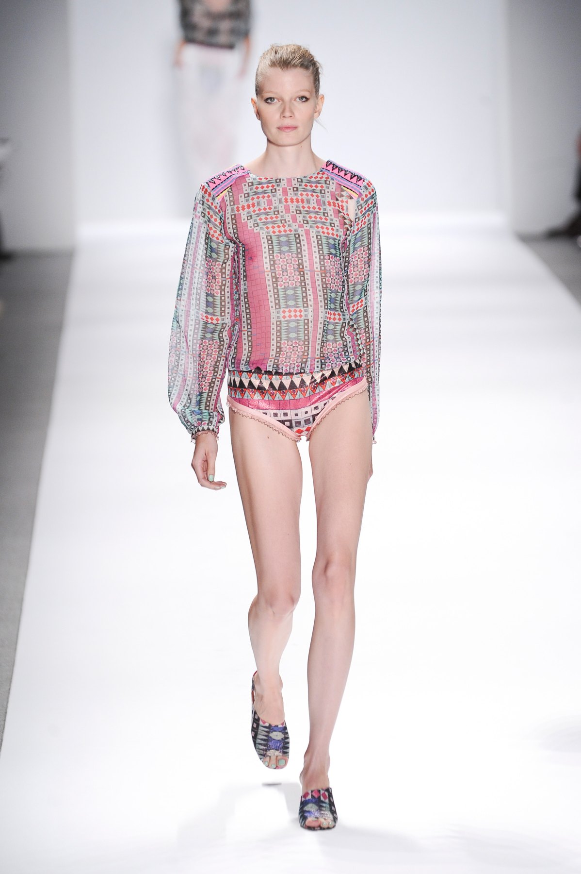 desfile-custo-barcelona-nova-york-verao-2014-048