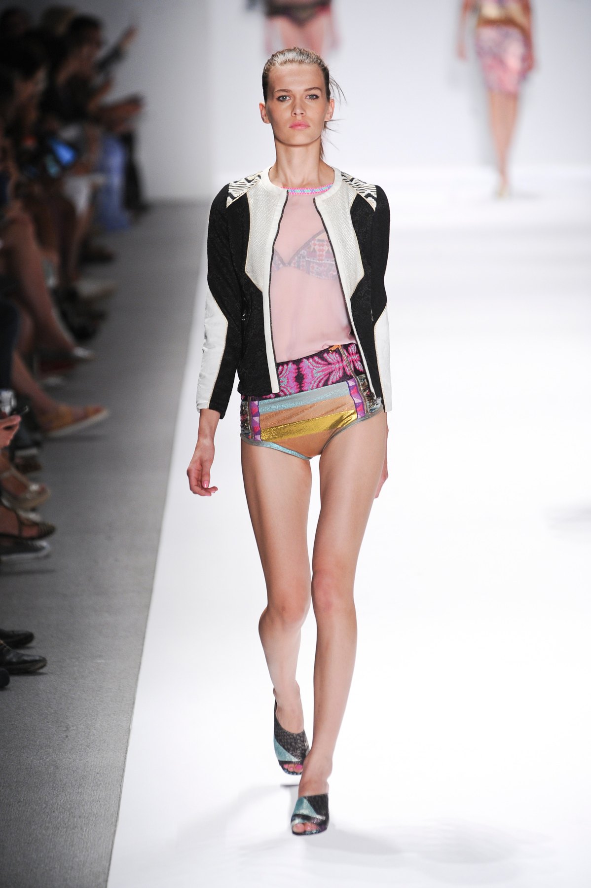 desfile-custo-barcelona-nova-york-verao-2014-058