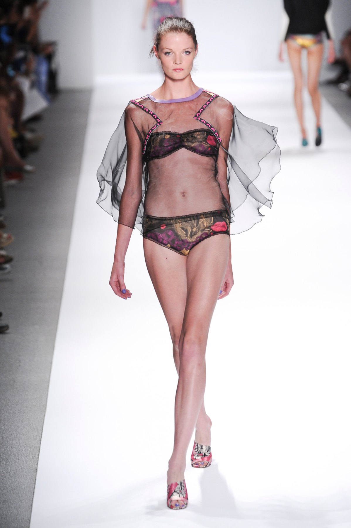 desfile-custo-barcelona-nova-york-verao-2014-059