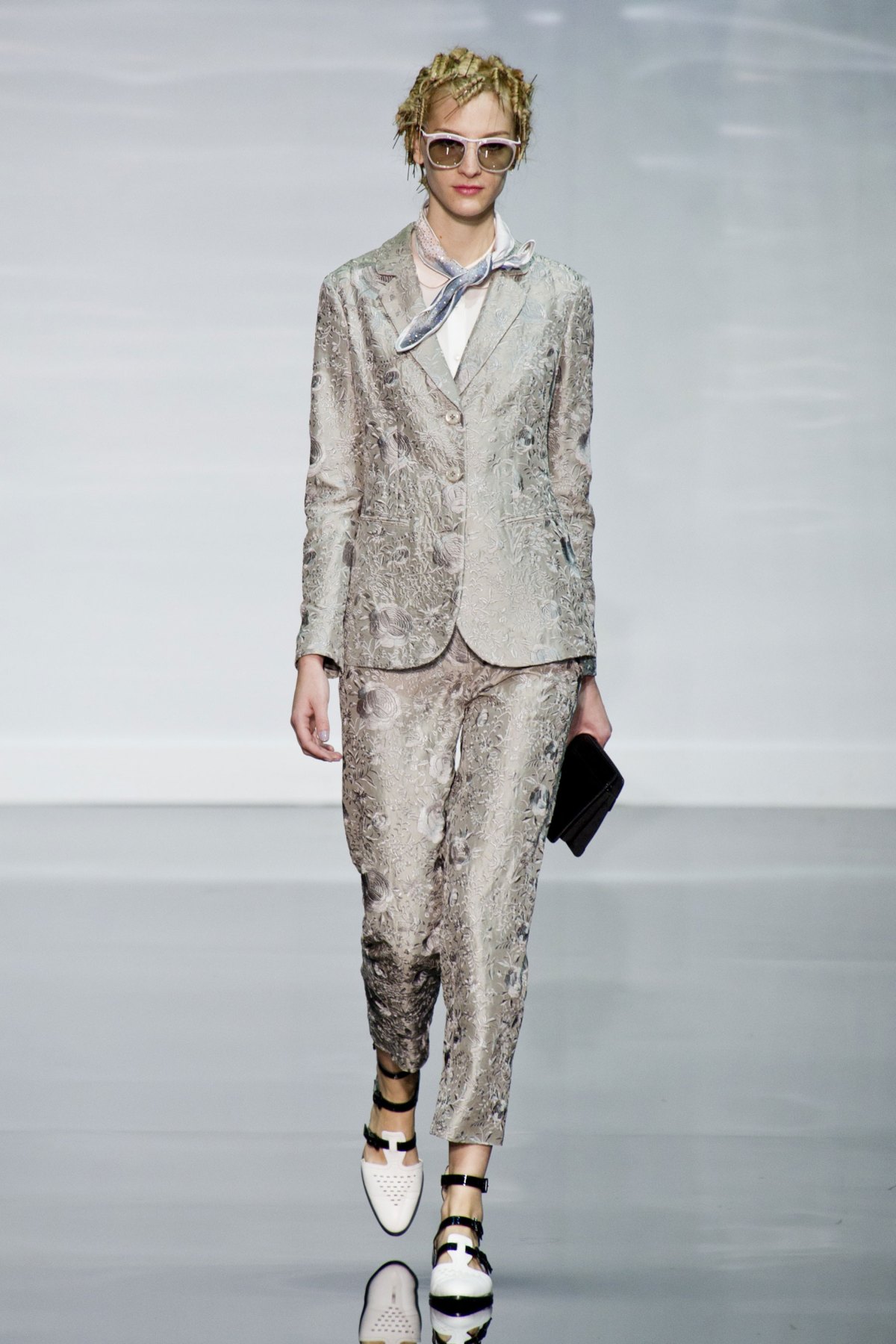 desfile-emporio-armani-verao-2014-035
