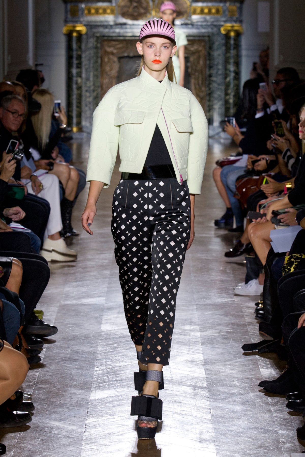 desfile-john-galliano-paris-ss2014-04