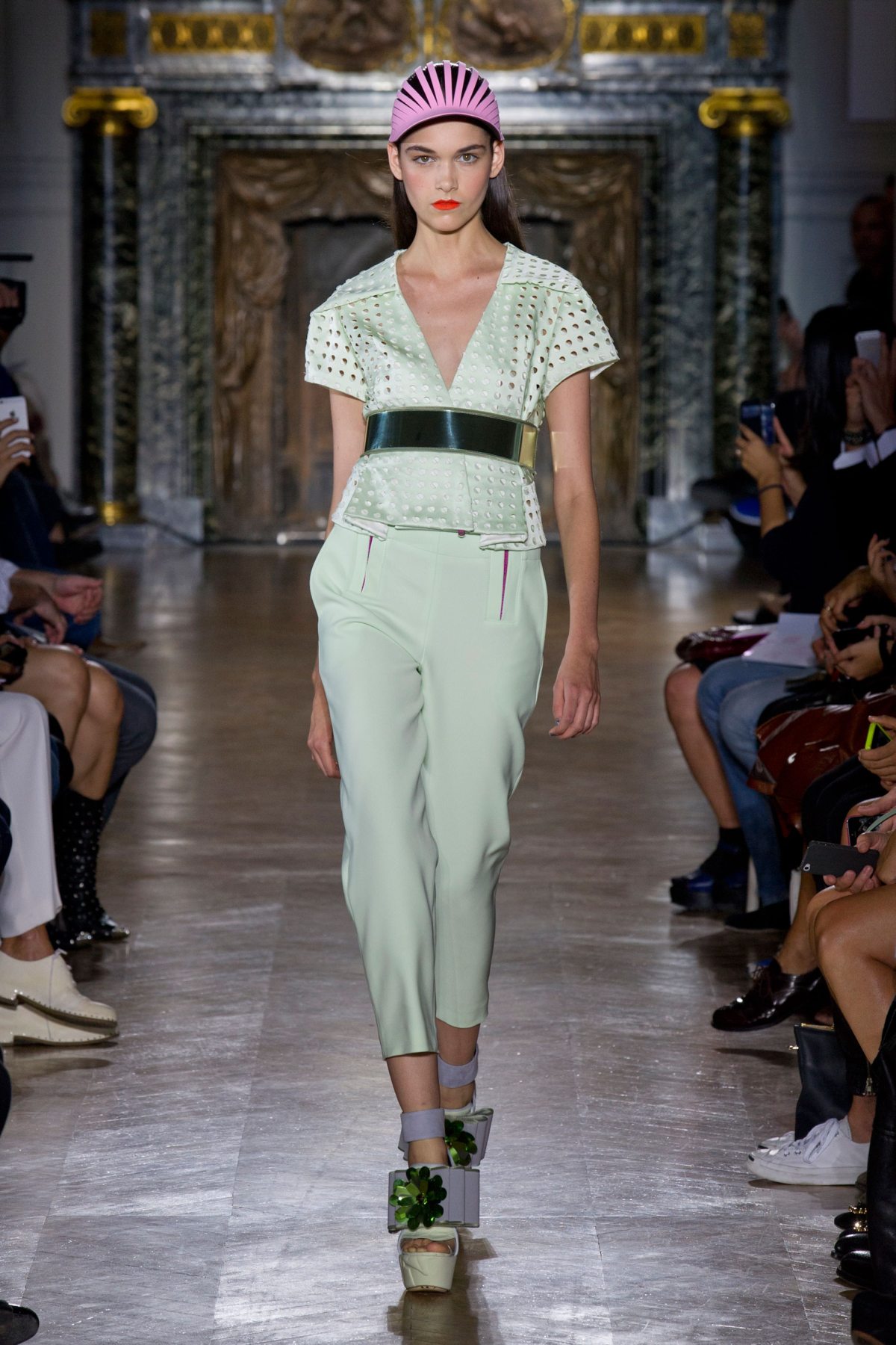 desfile-john-galliano-paris-ss2014-05