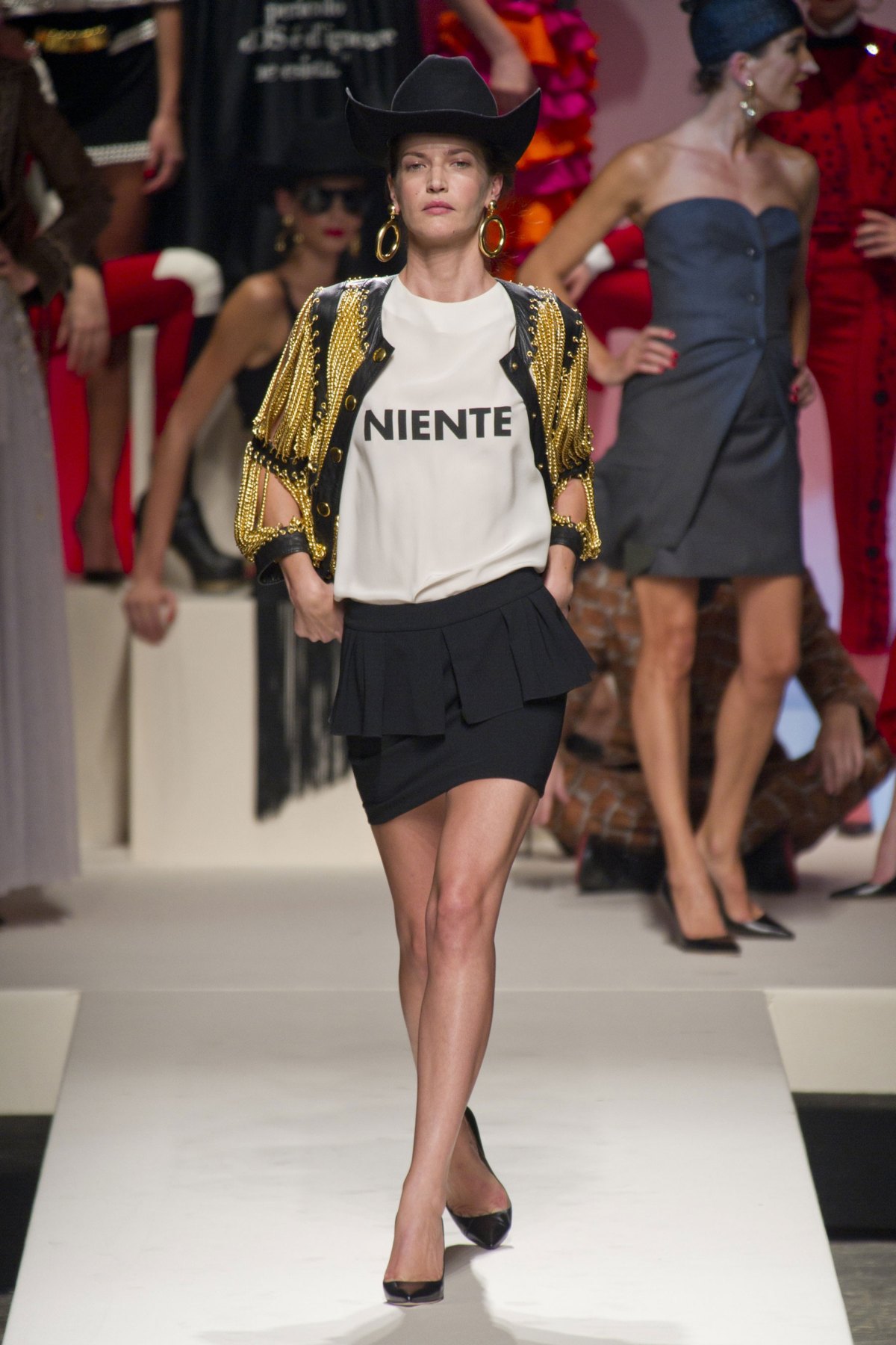 desfile-moschino-verao-2014-038