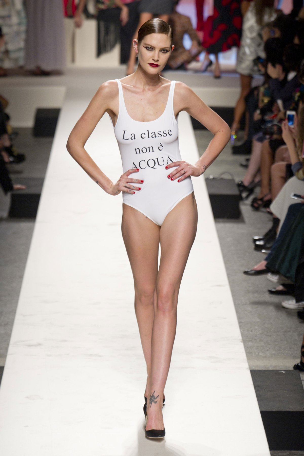 desfile-moschino-verao-2014-043