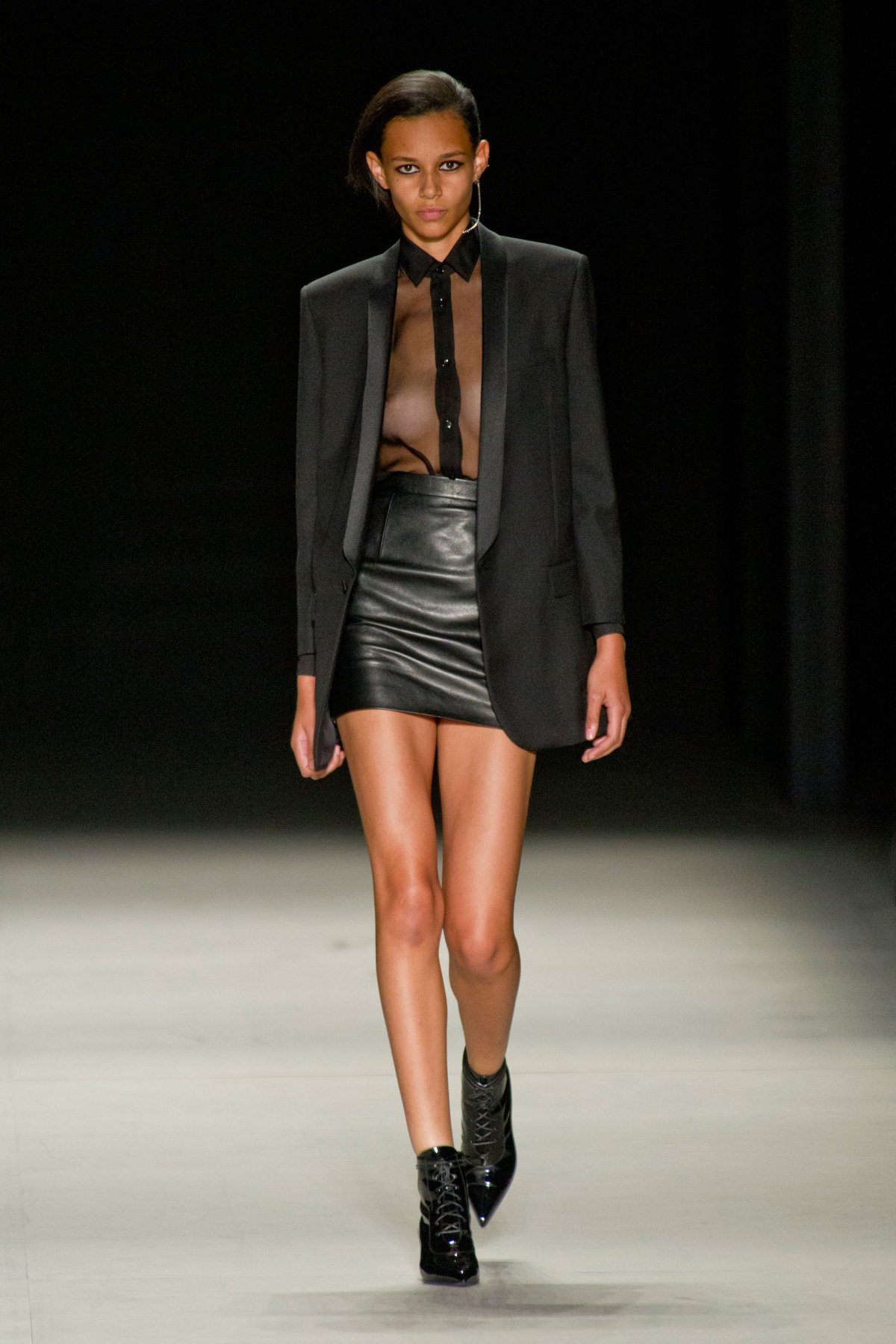 desfile-saint-laurent-verao-2014-010