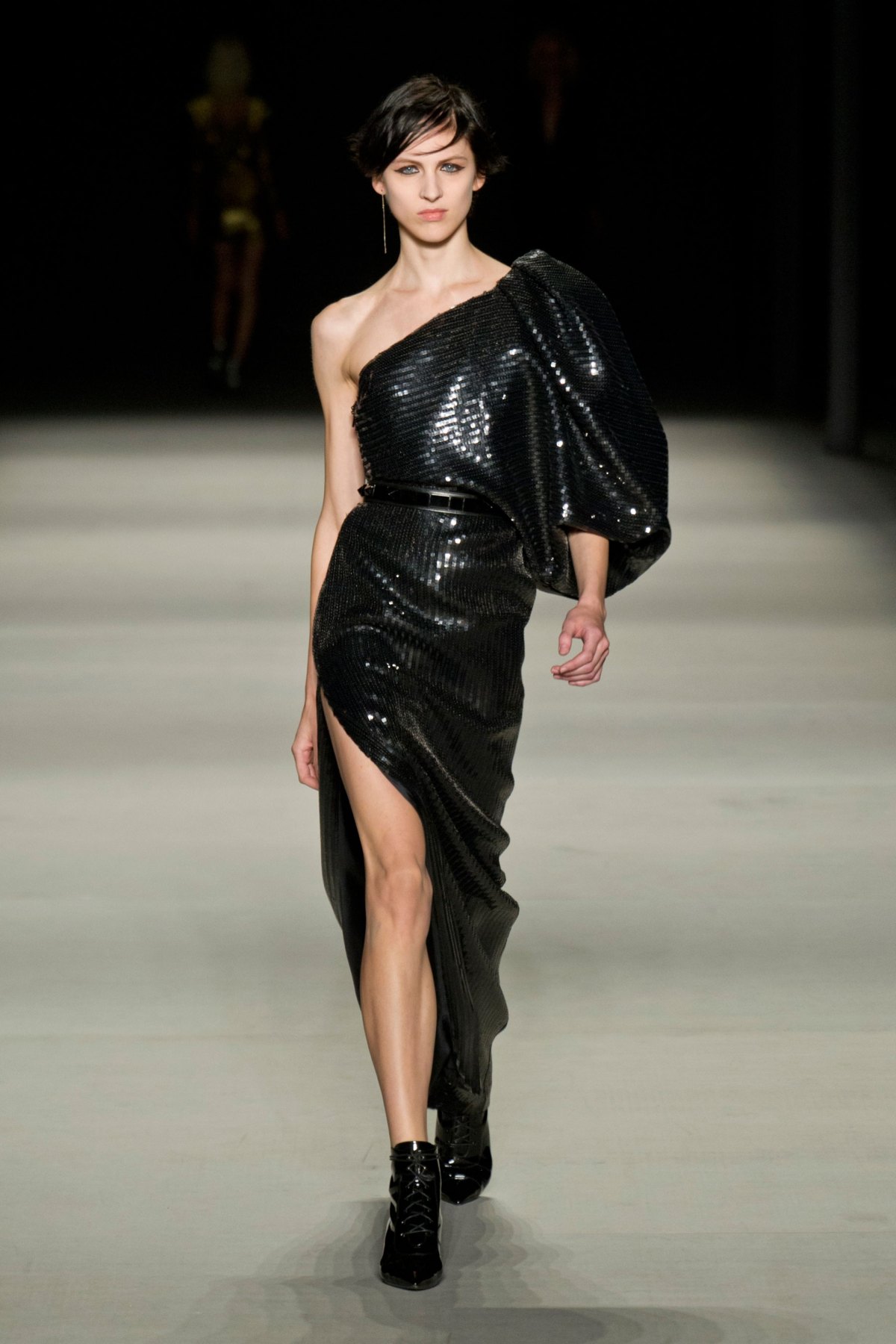 desfile-saint-laurent-verao-2014-040
