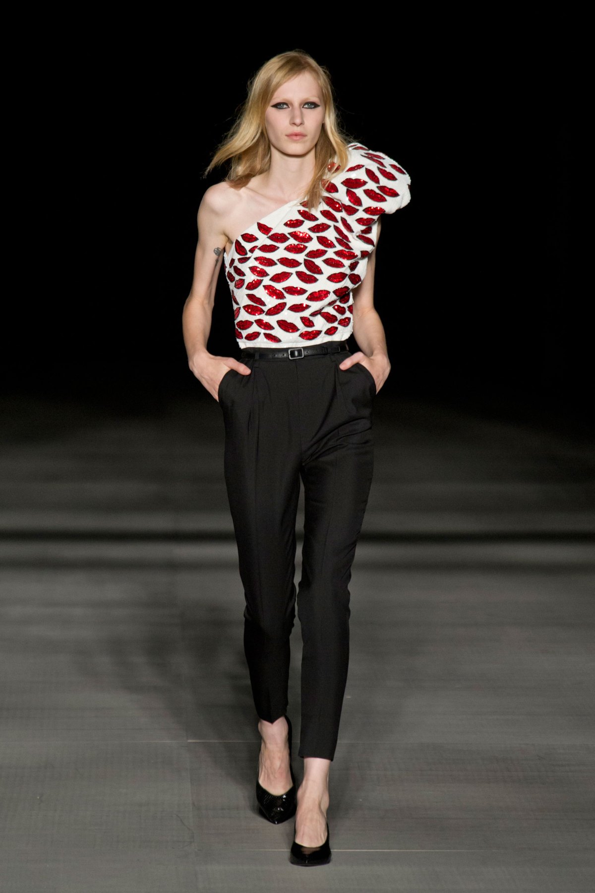 desfile-saint-laurent-verao-2014-044