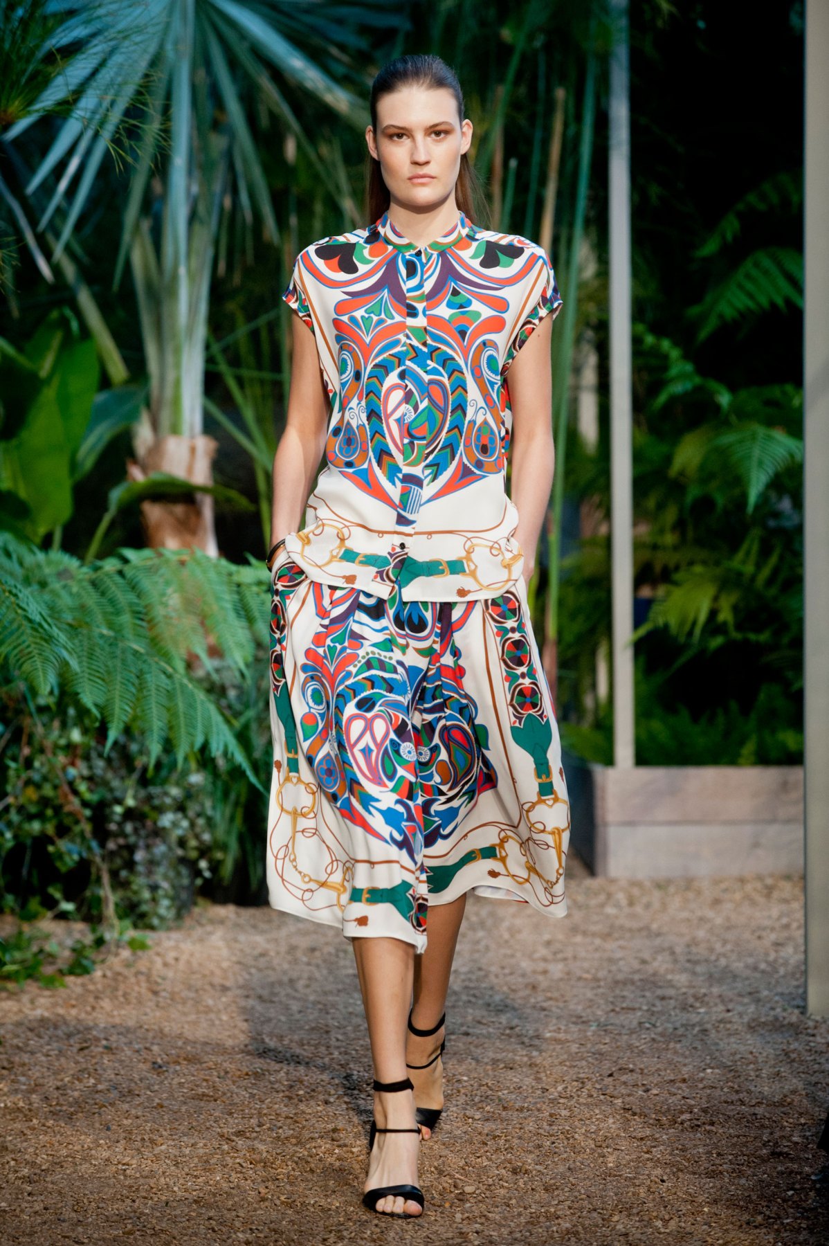 desfile-hermes-verao-2014-018
