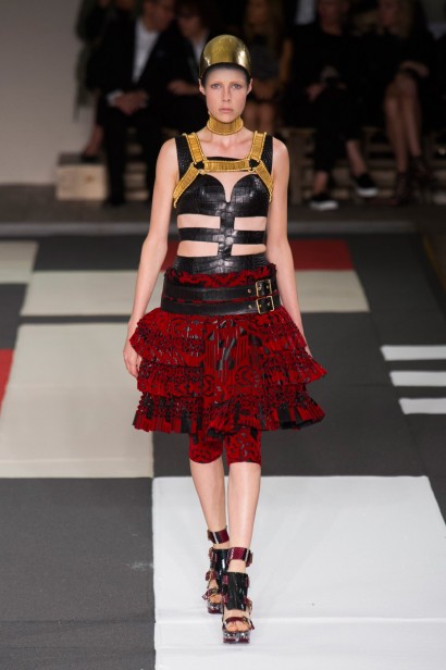 desfile-mcqueen-verao-2014-001