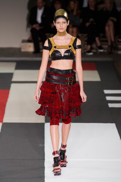 desfile-mcqueen-verao-2014-002