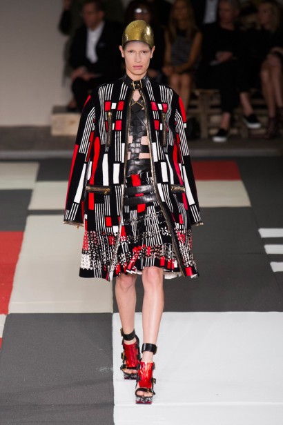 desfile-mcqueen-verao-2014-004