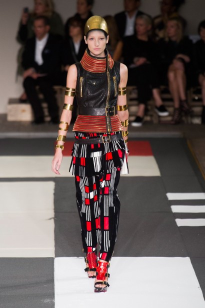 desfile-mcqueen-verao-2014-006